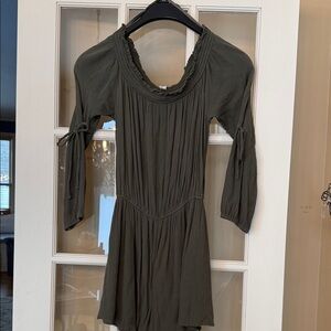 Hollister Sage Green Ribbed Top & Shorts size Large